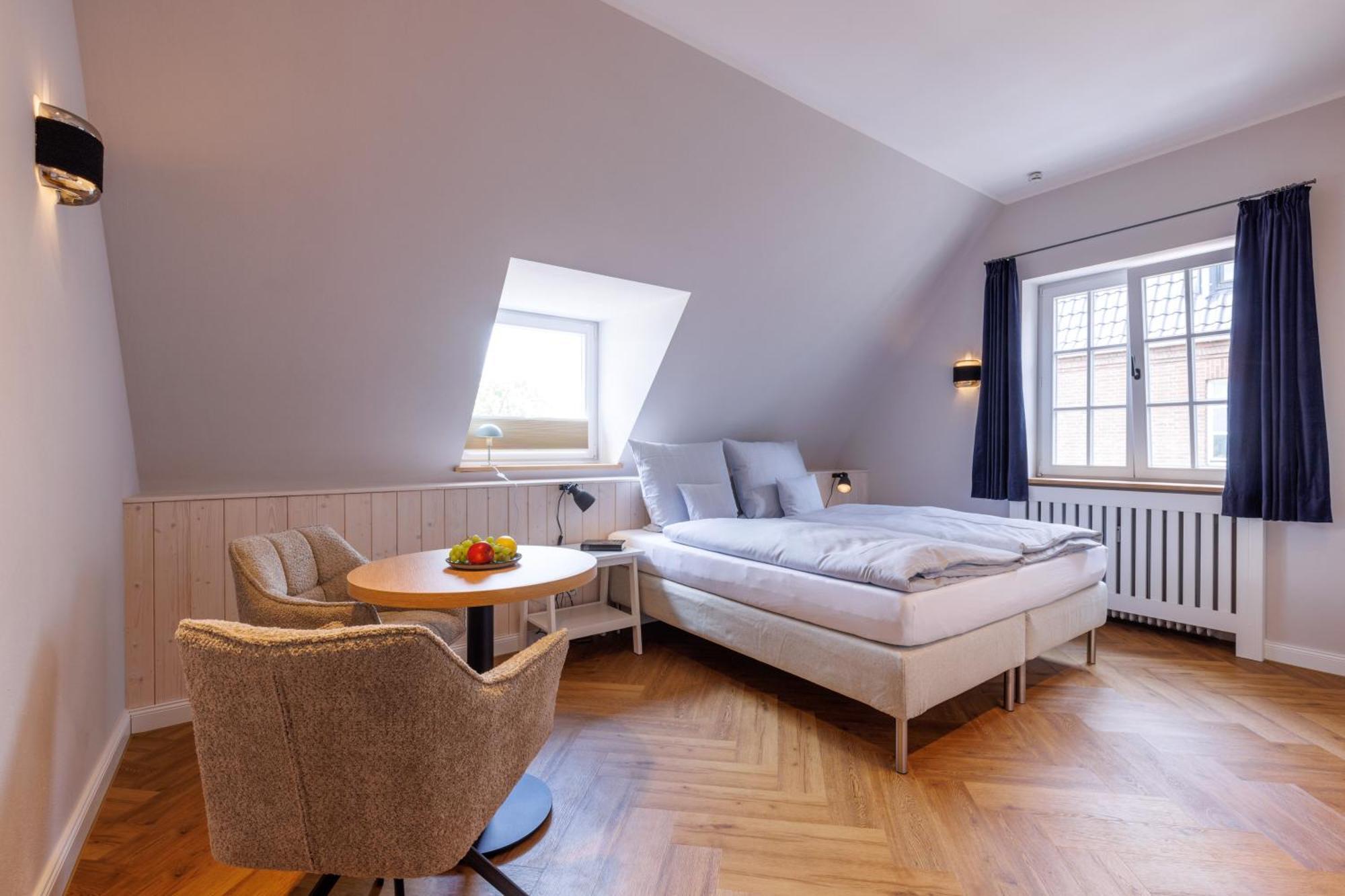 Hotel Logierhaus Rheintoreins 3*