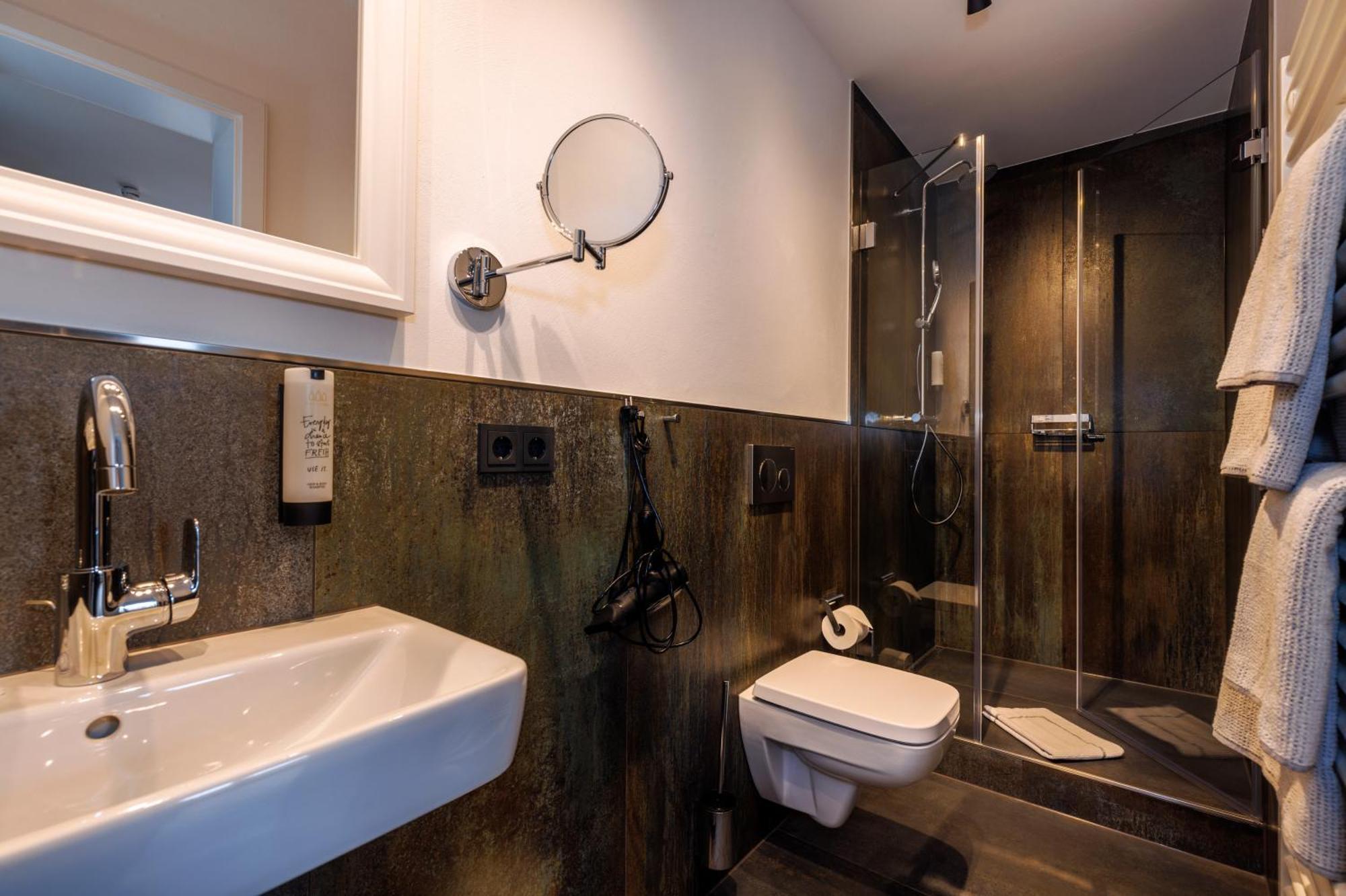 Hotel Logierhaus Rheintoreins Rees