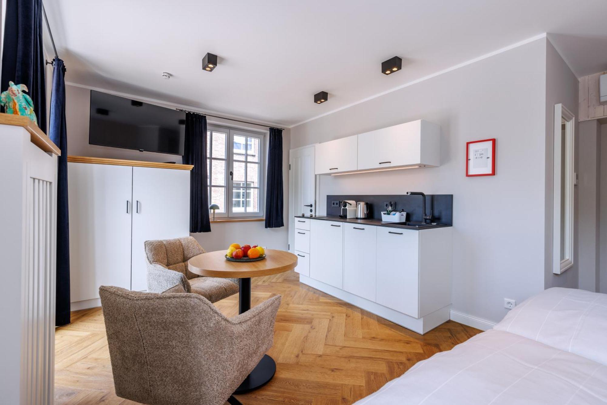 Hotel Logierhaus Rheintoreins 3*